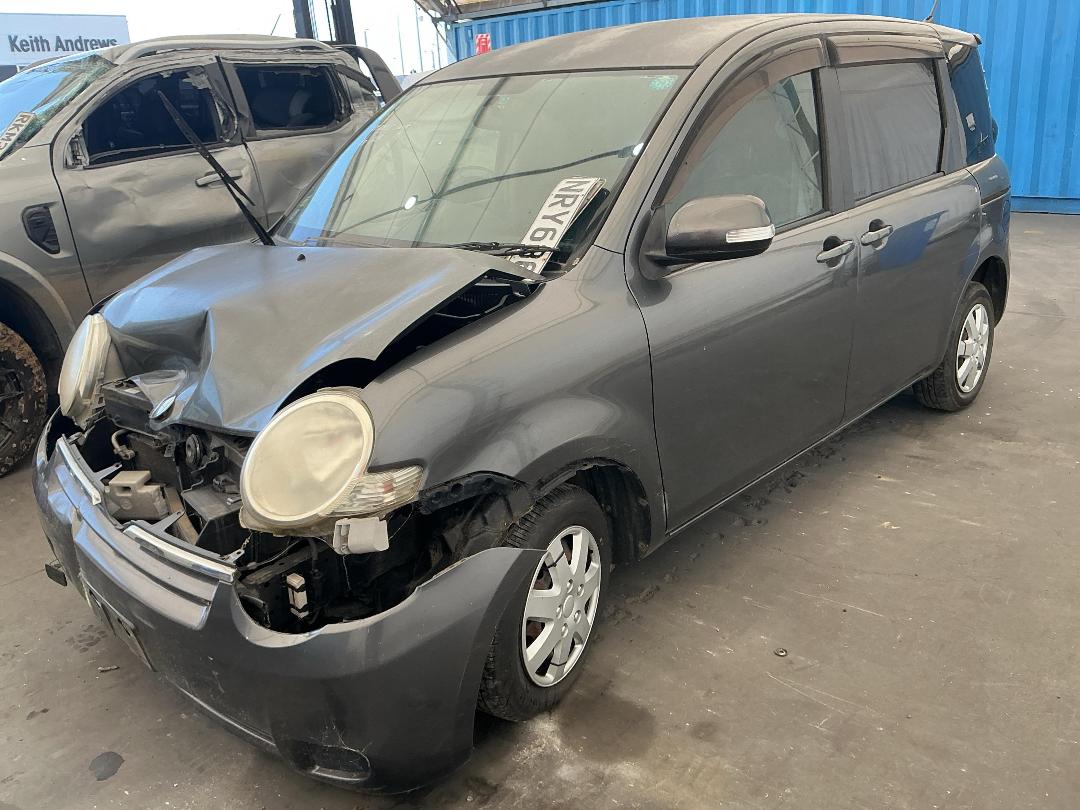 Photo '3' of Toyota Sienta