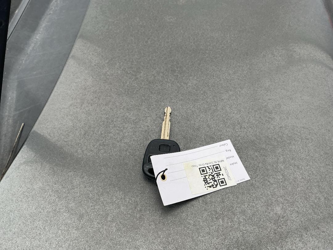 Photo '11' of Toyota Sienta