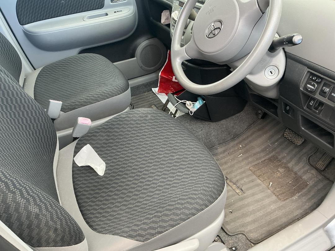 Photo '8' of Toyota Sienta