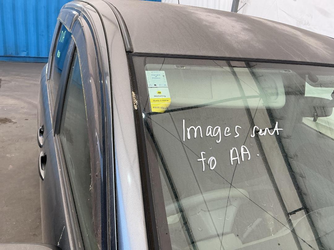 Photo '12' of Toyota Sienta