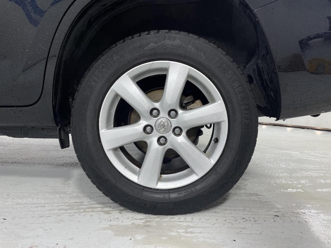 Photo '11' of Toyota Vanguard