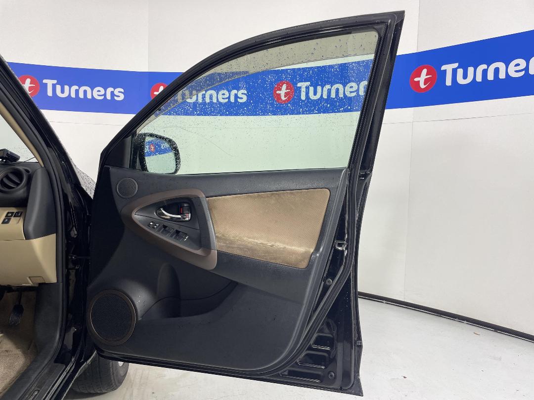 Photo '15' of Toyota Vanguard