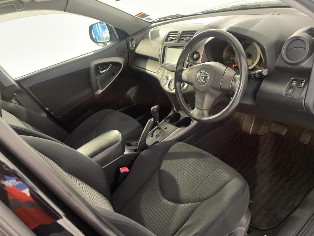 Photo '16' of Toyota Vanguard Photo '16' of Toyota Vanguard