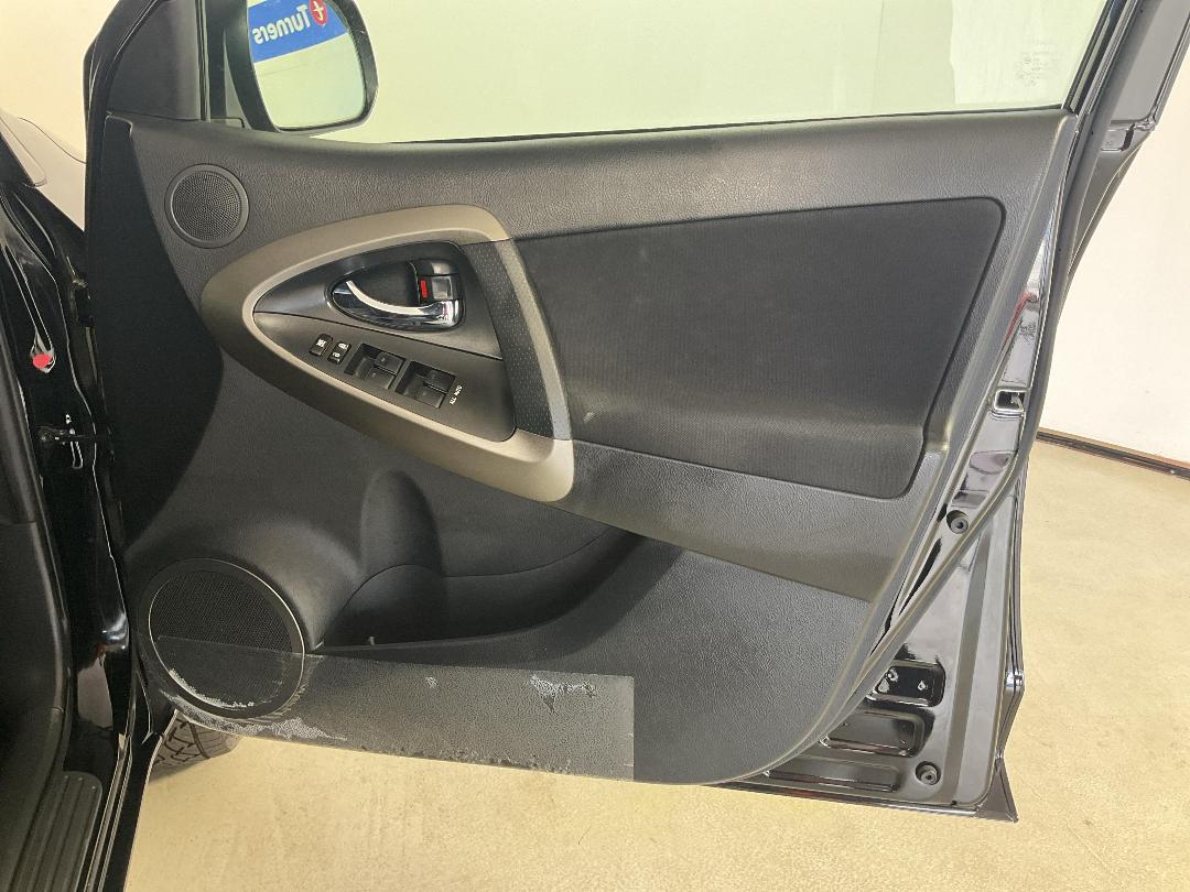 Photo '15' of Toyota Vanguard