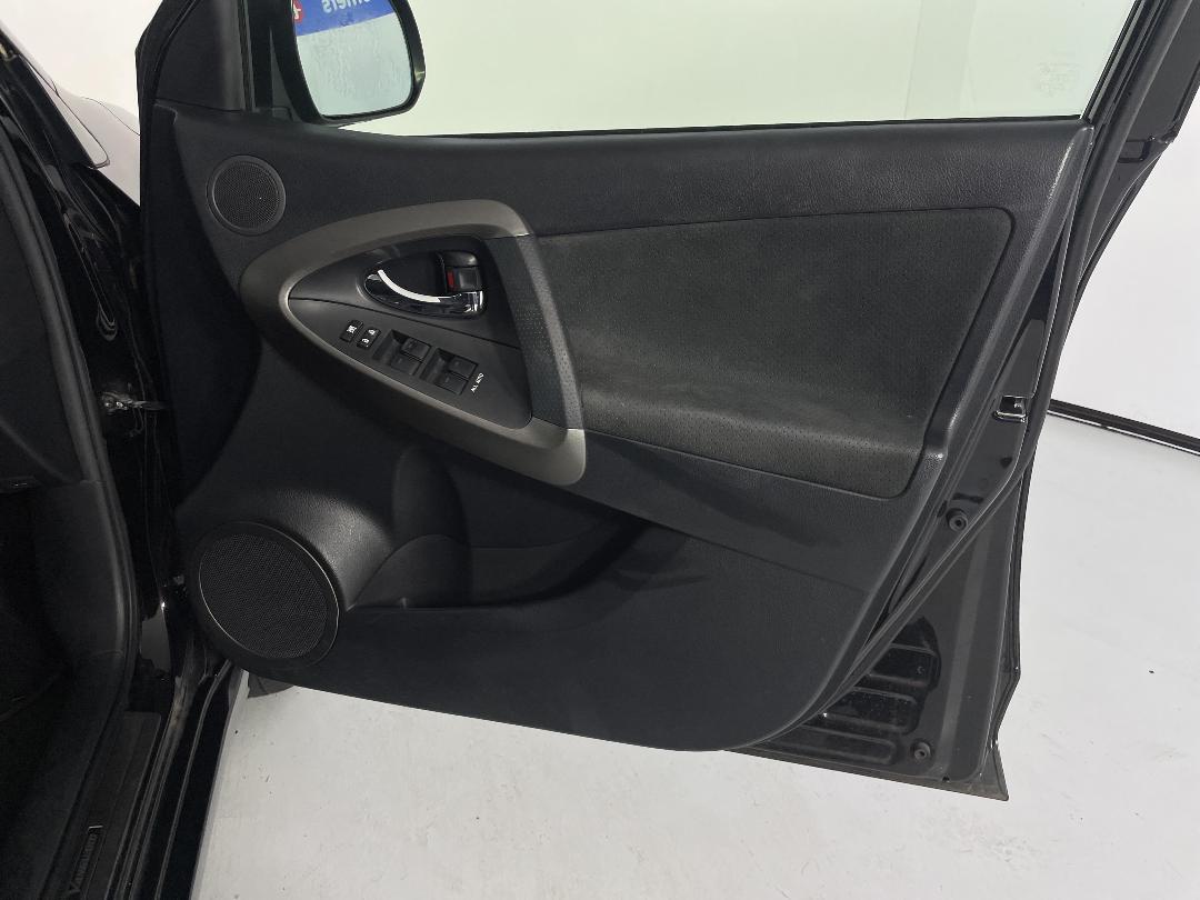 Photo '15' of Toyota Vanguard Photo '15' of Toyota Vanguard