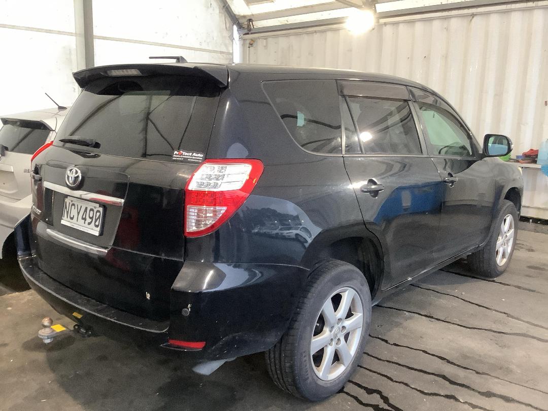 Photo '4' of Toyota Vanguard