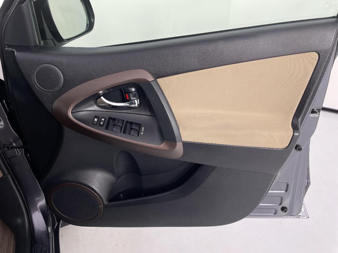 Photo '15' of Toyota Vanguard