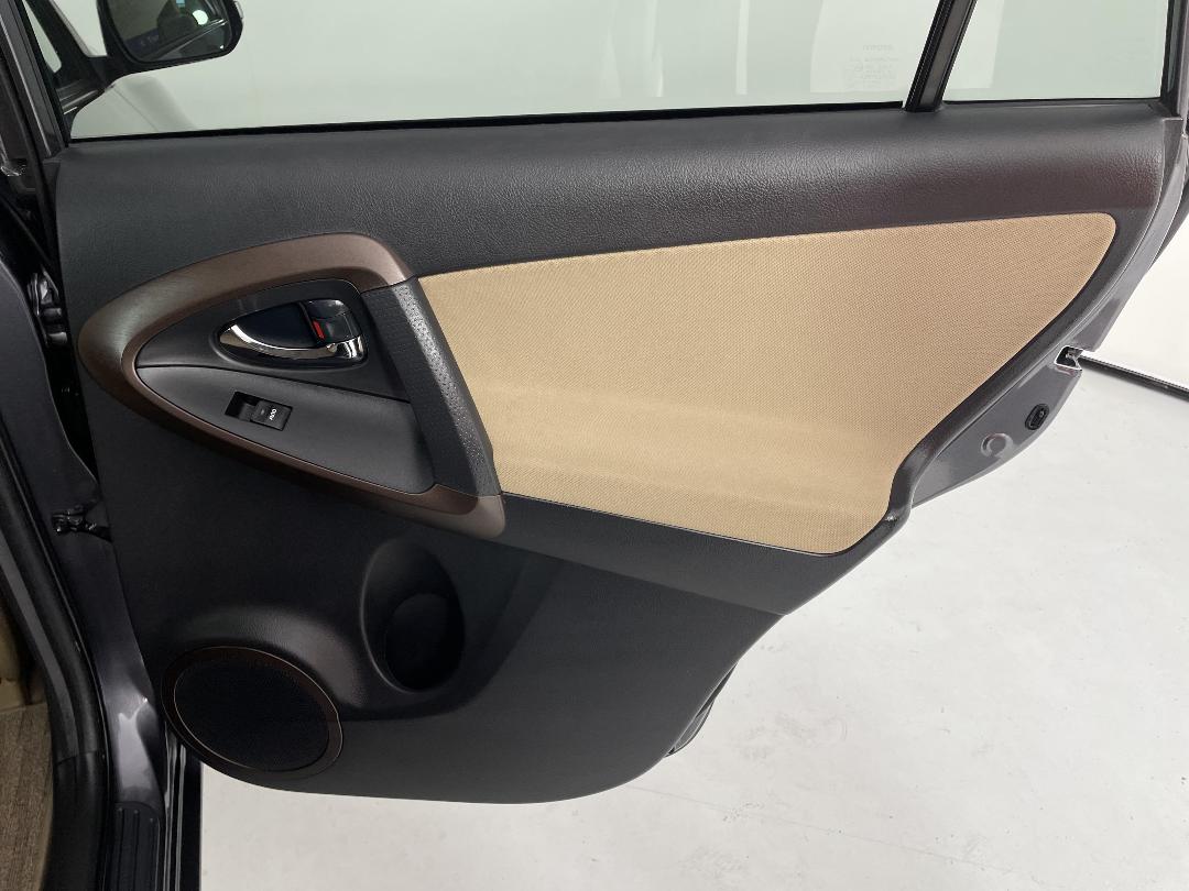 Photo '19' of Toyota Vanguard