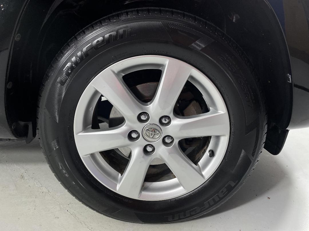 Photo '9' of Toyota Vanguard