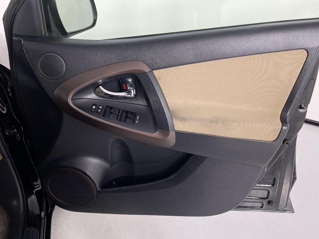 Photo '15' of Toyota Vanguard