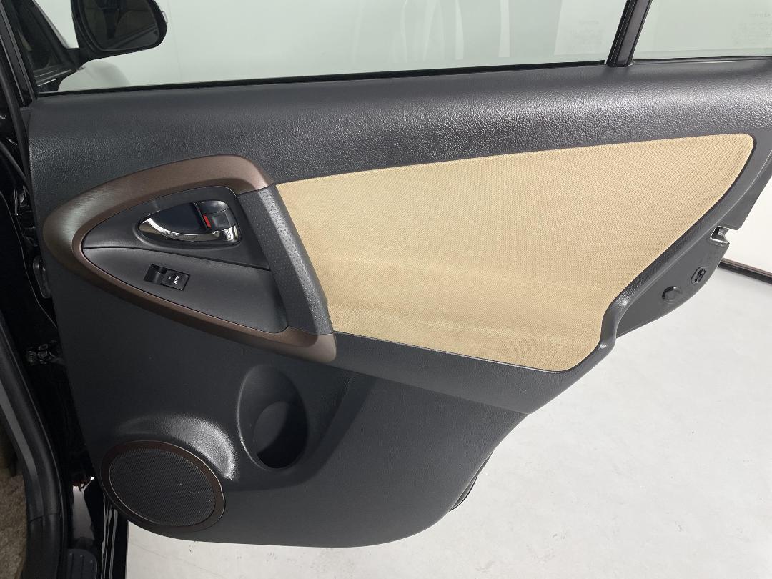 Photo '19' of Toyota Vanguard