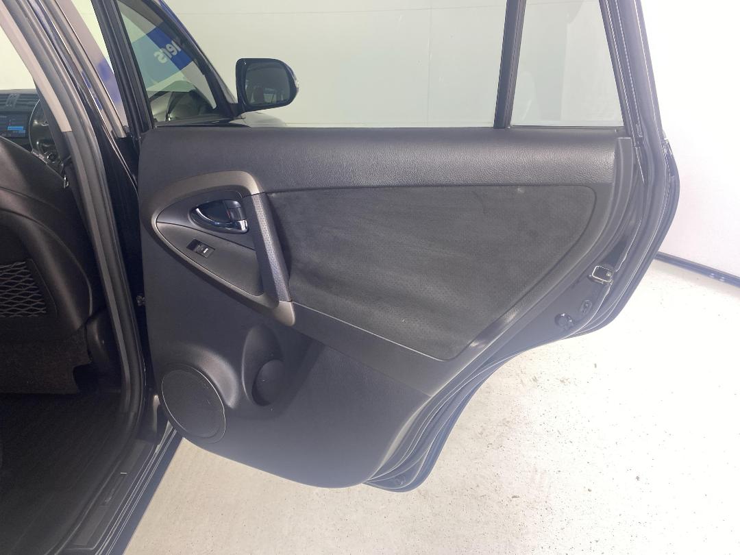 Photo '19' of Toyota Vanguard