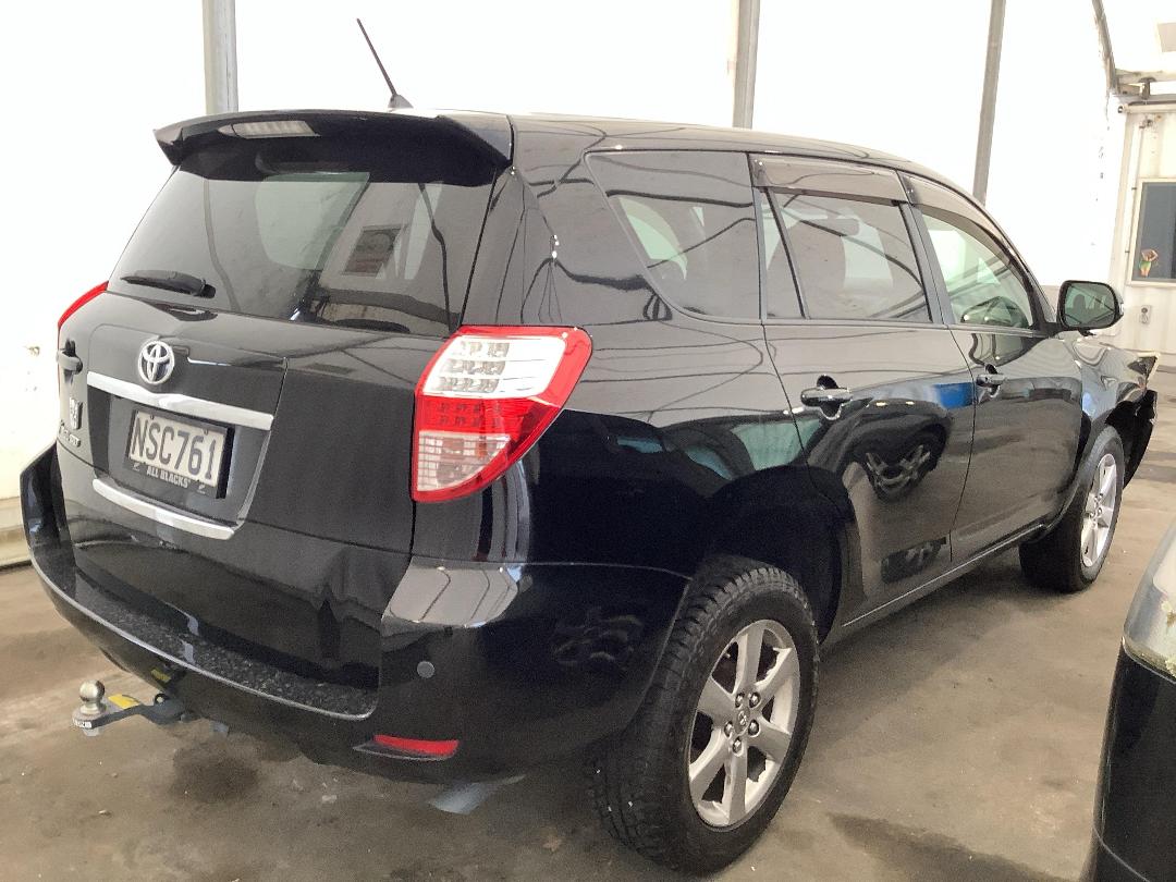 Photo '4' of Toyota Vanguard