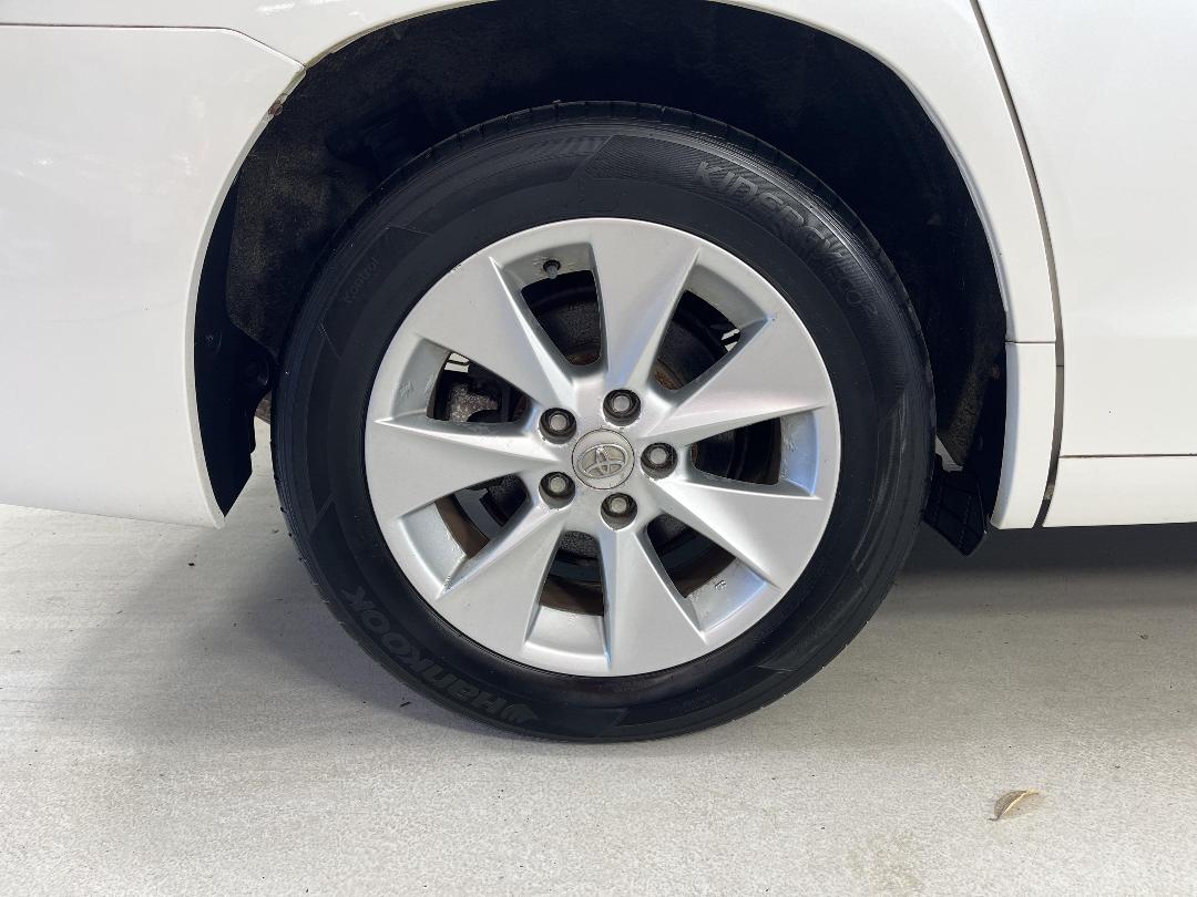 Photo '12' of Toyota Vellfire Photo '12' of Toyota Vellfire