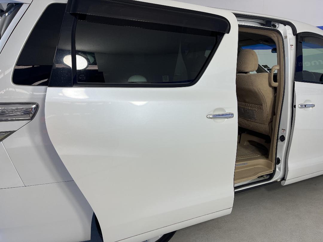 Photo '19' of Toyota Vellfire Photo '19' of Toyota Vellfire