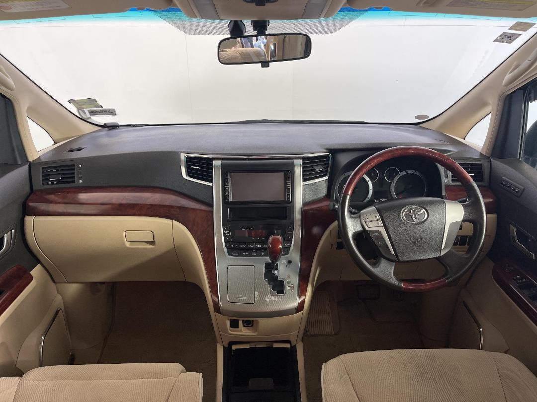 Photo '17' of Toyota Vellfire Photo '17' of Toyota Vellfire