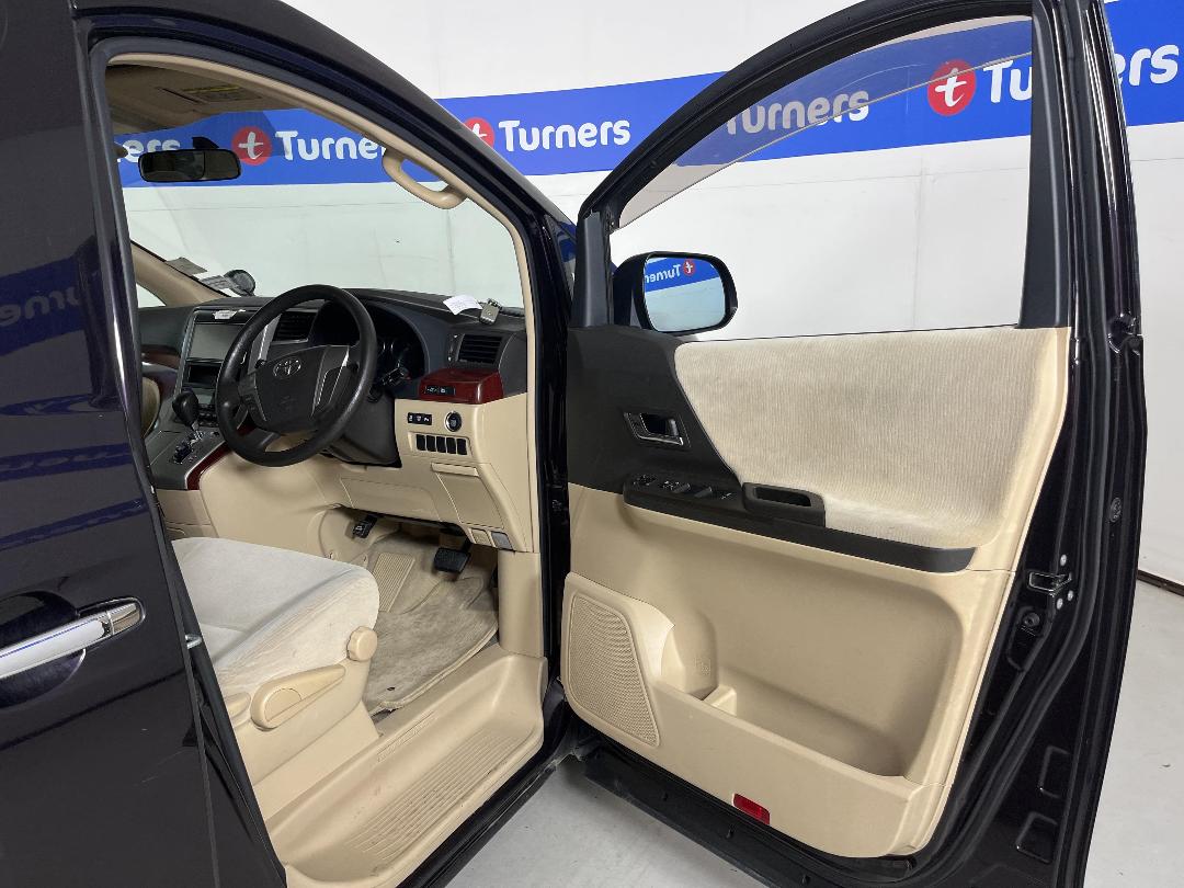 Photo '15' of Toyota Vellfire Photo '15' of Toyota Vellfire