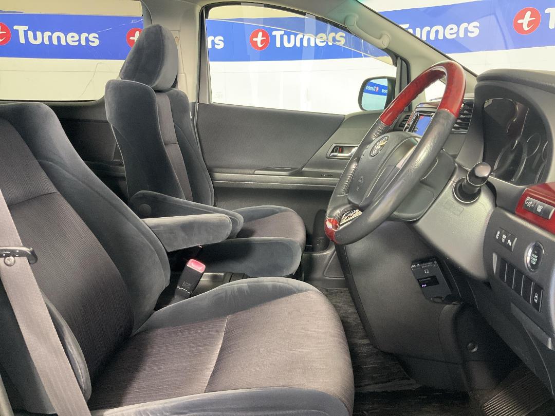 Photo '16' of Toyota Vellfire