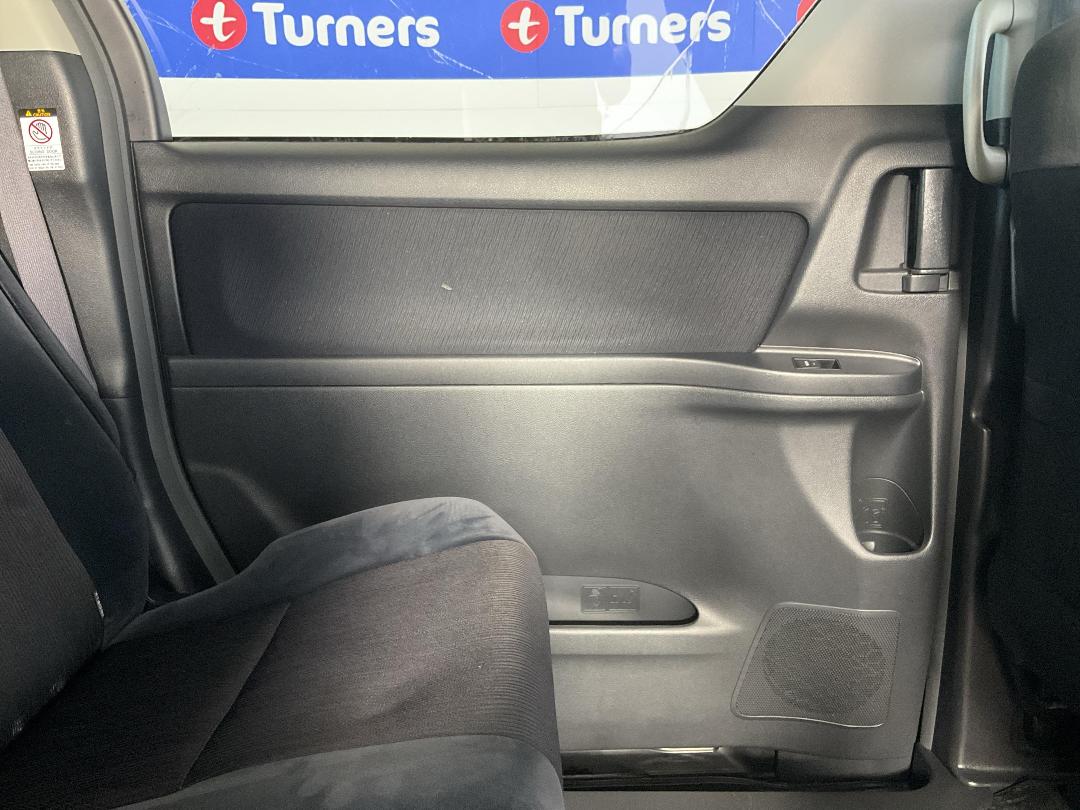 Photo '19' of Toyota Vellfire