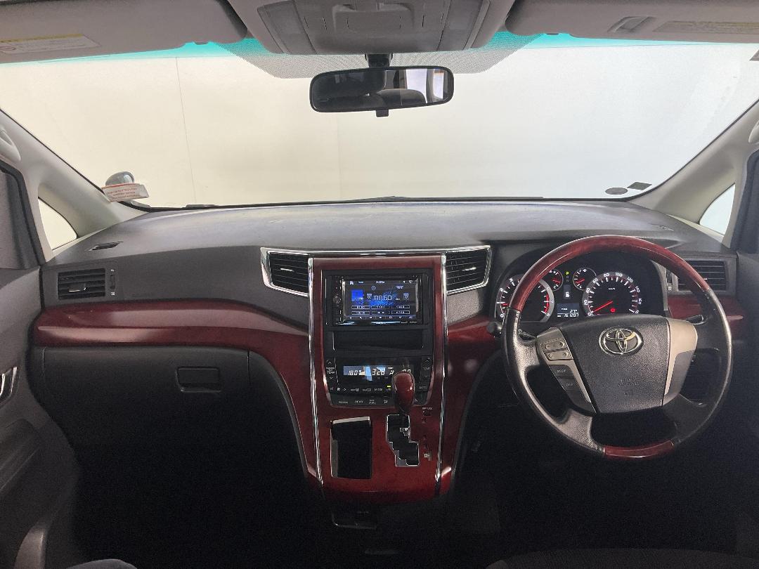 Photo '17' of Toyota Vellfire