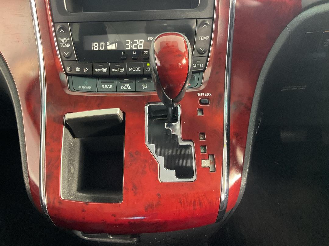 Photo '18' of Toyota Vellfire