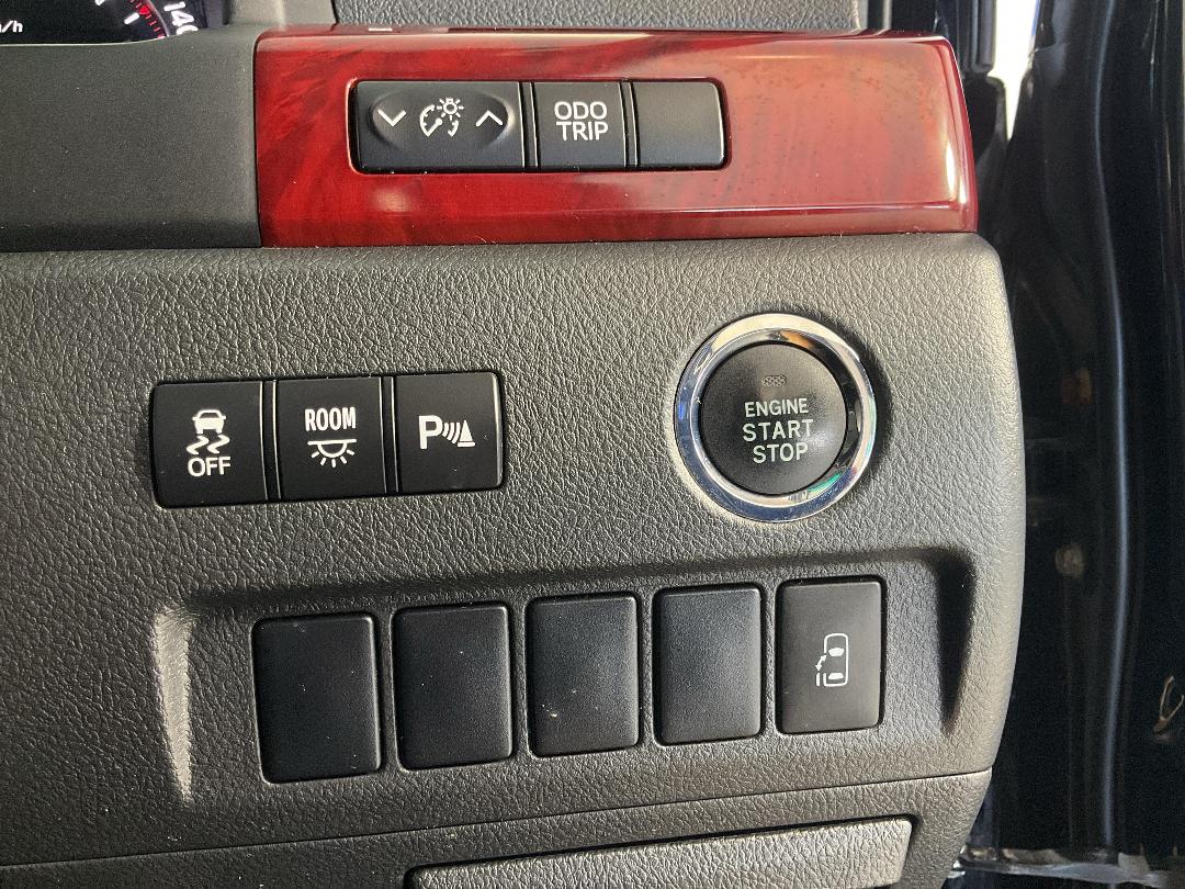 Photo '27' of Toyota Vellfire