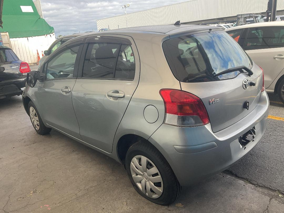 Photo '4' of Toyota Vitz