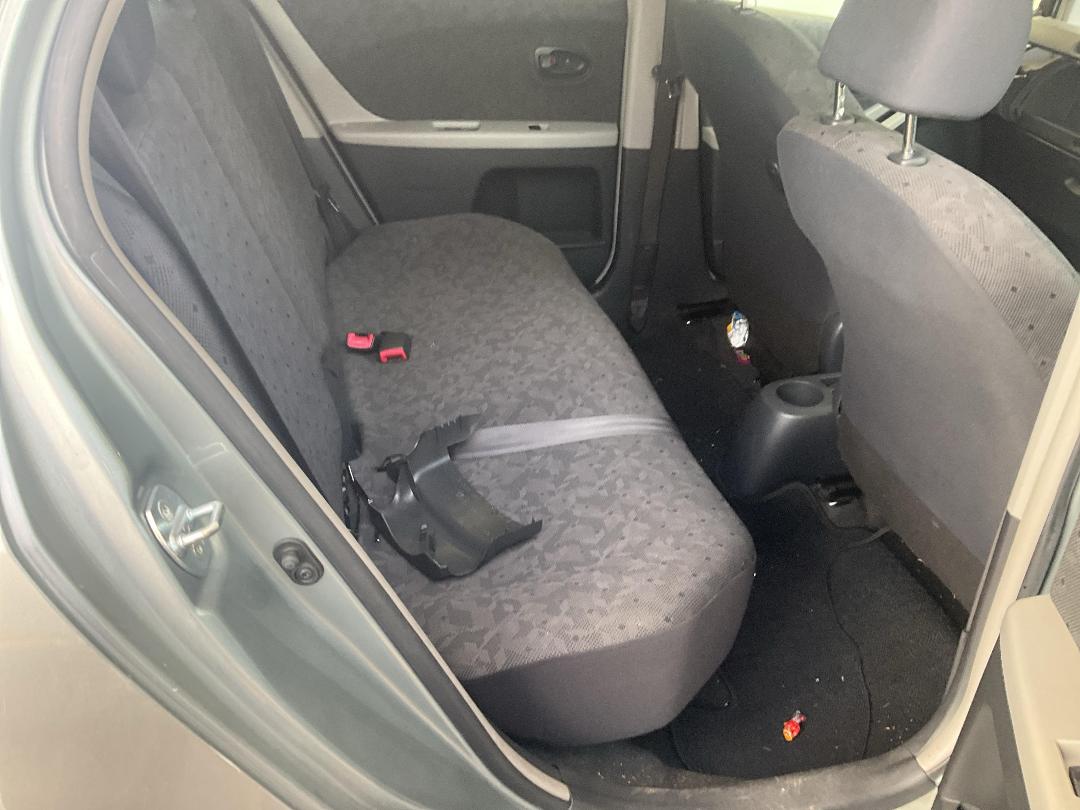 Photo '7' of Toyota Vitz