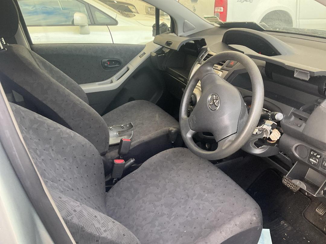 Photo '8' of Toyota Vitz