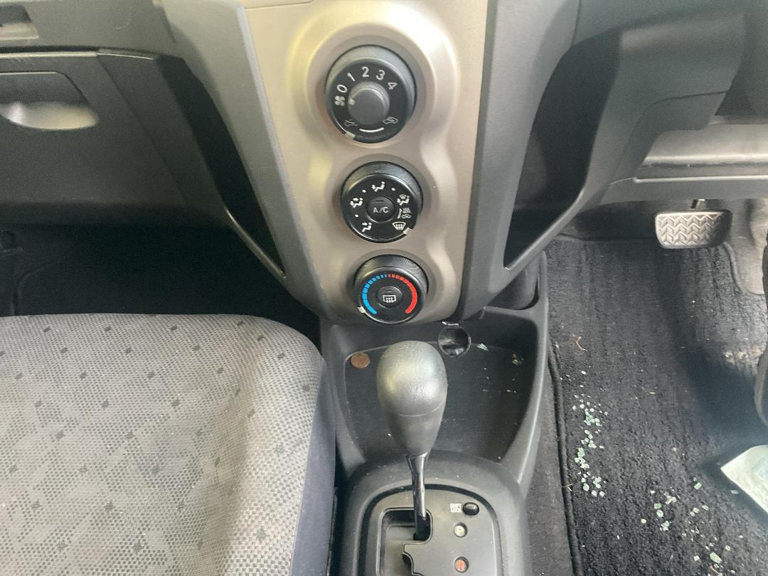 Photo '11' of Toyota Vitz