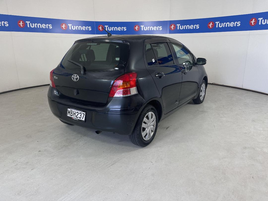 Photo '7' of Toyota Vitz