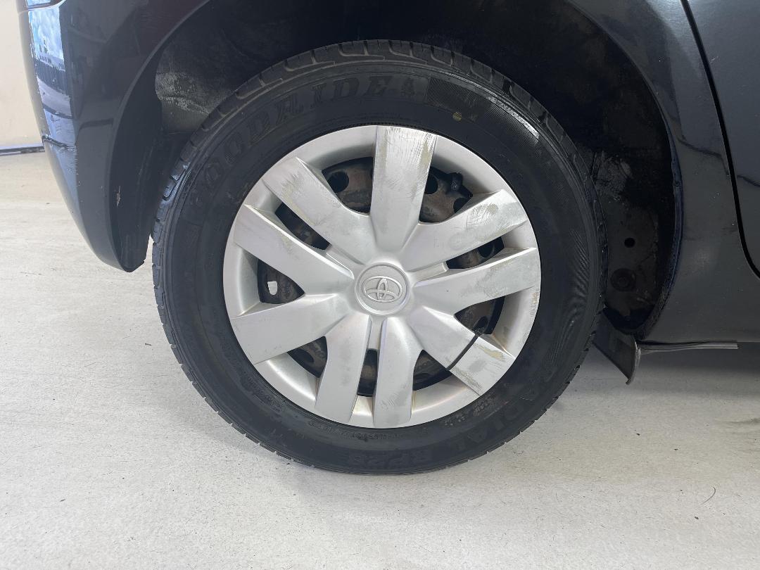 Photo '12' of Toyota Vitz