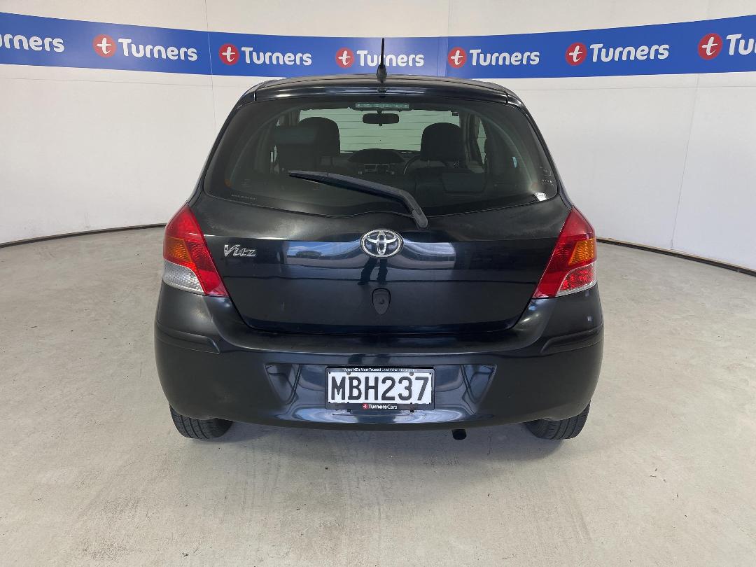 Photo '6' of Toyota Vitz