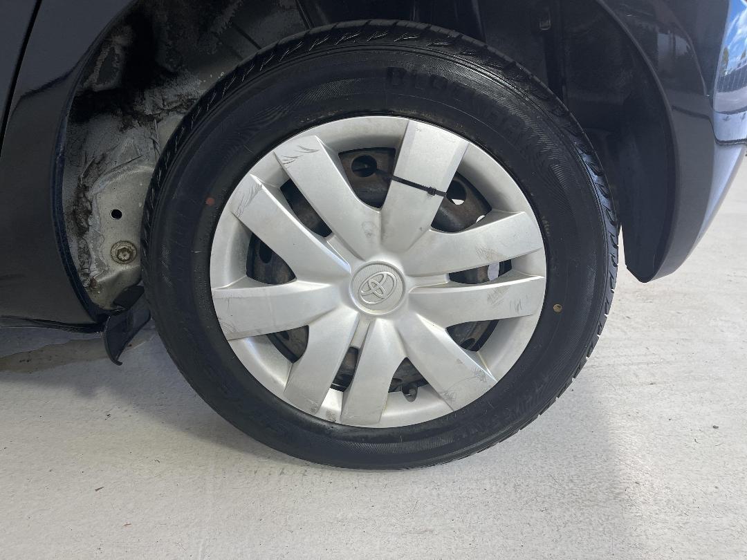 Photo '11' of Toyota Vitz