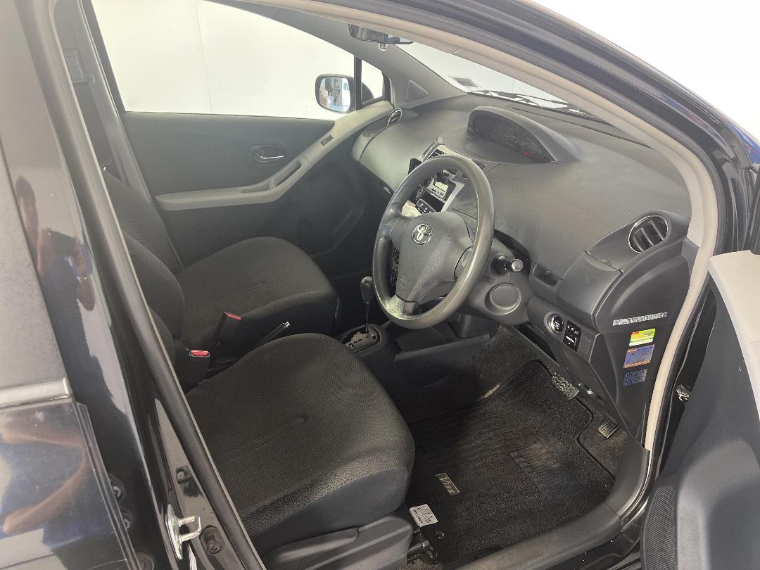 Photo '16' of Toyota Vitz