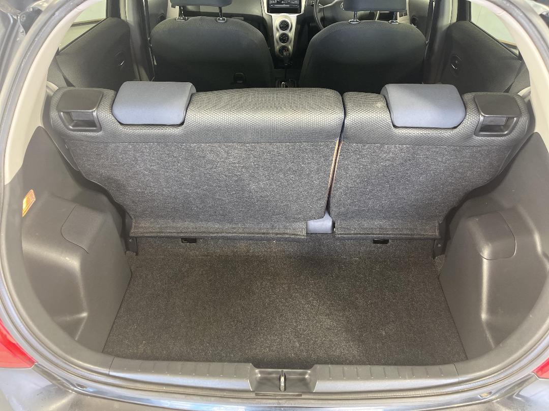 Photo '14' of Toyota Vitz