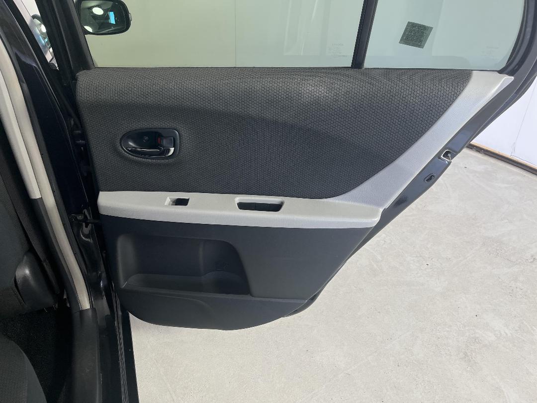 Photo '19' of Toyota Vitz