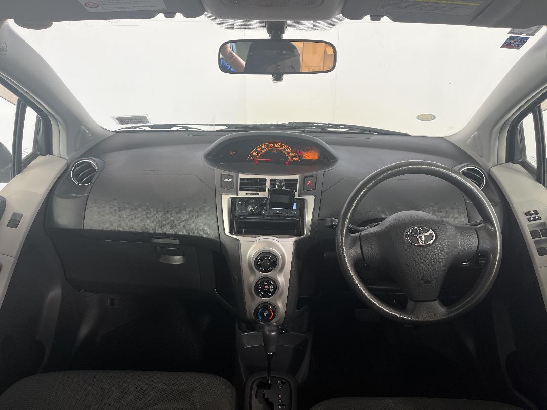 Photo '17' of Toyota Vitz