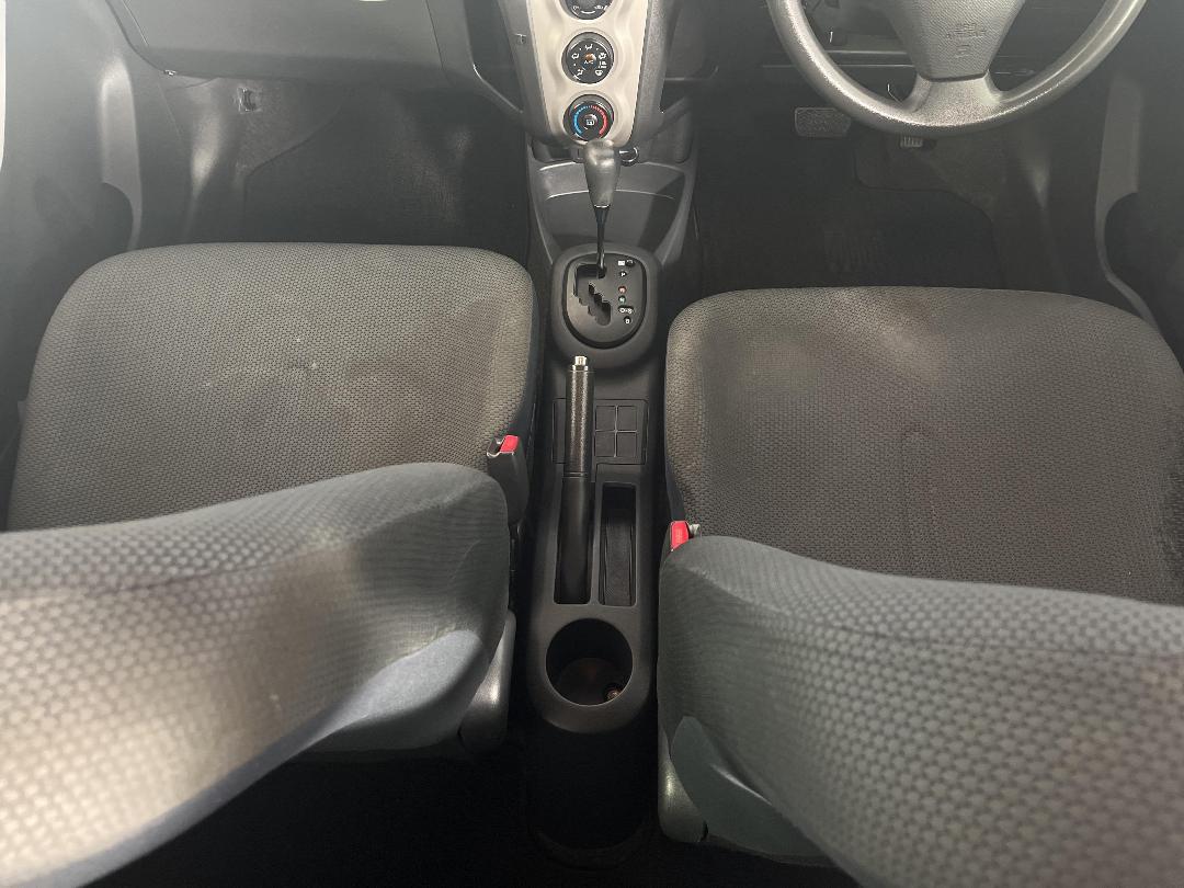 Photo '18' of Toyota Vitz