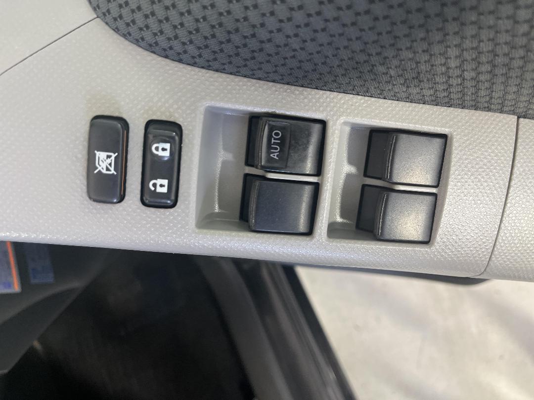 Photo '24' of Toyota Vitz