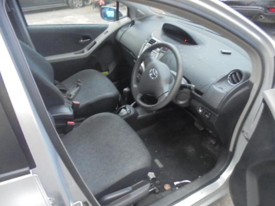 Photo '8' of Toyota Vitz Photo '8' of Toyota Vitz