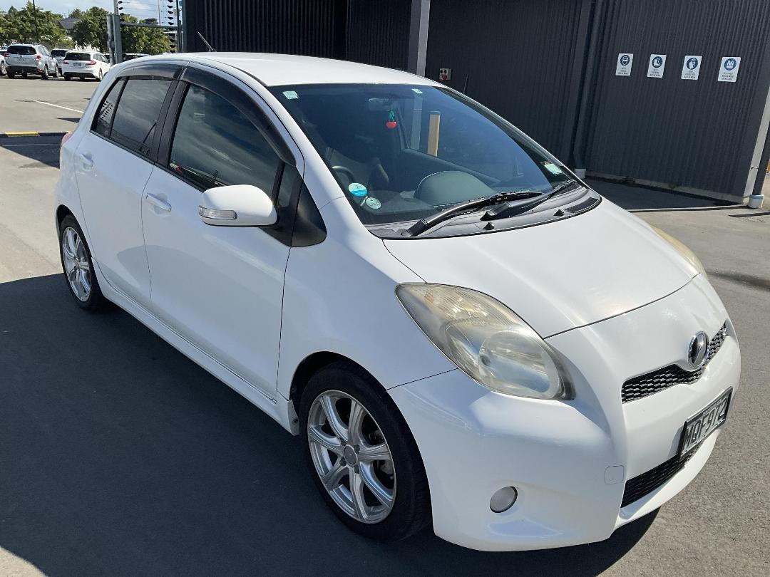 Photo '3' of Toyota Vitz TRO