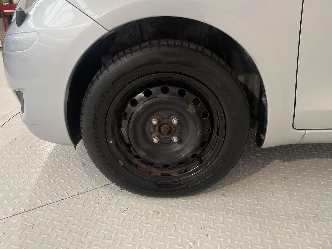 Photo '10' of Toyota Vitz