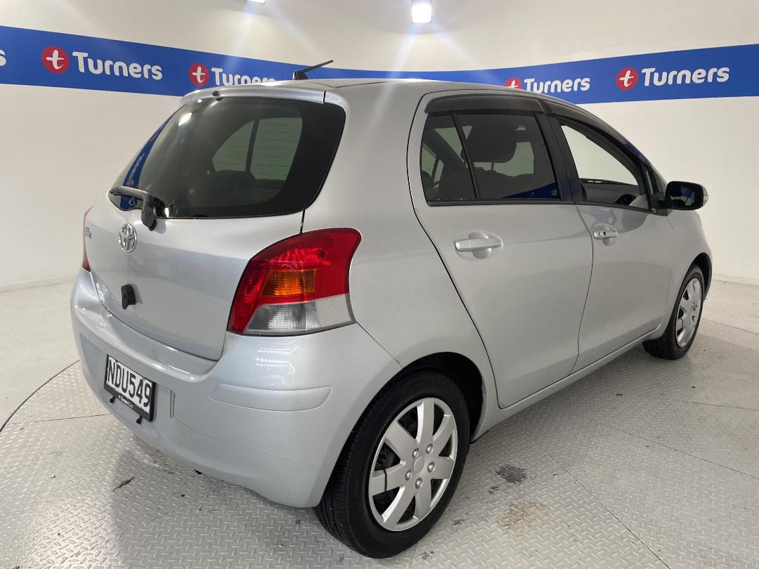 Photo '7' of Toyota Vitz