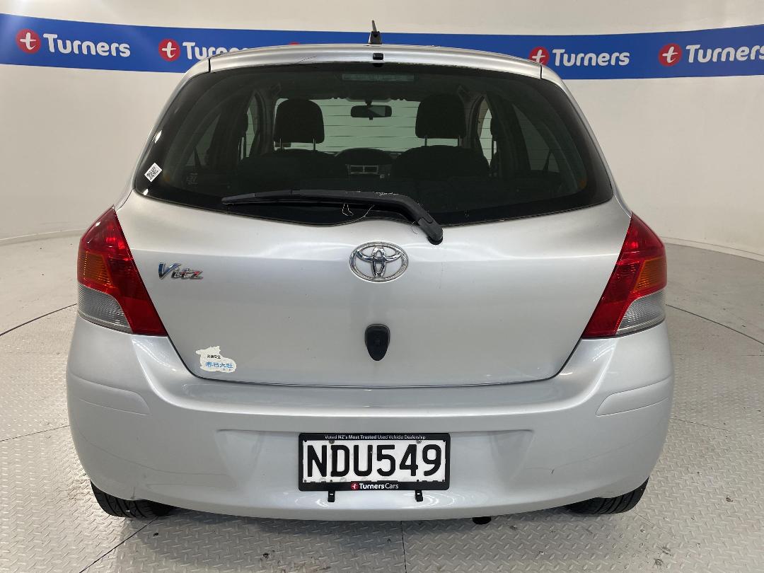 Photo '6' of Toyota Vitz