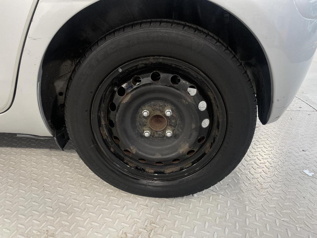 Photo '11' of Toyota Vitz