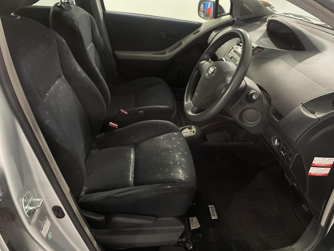 Photo '16' of Toyota Vitz