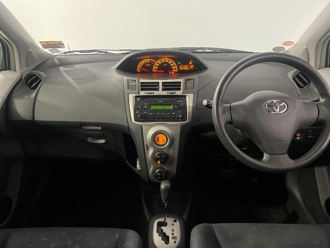 Photo '17' of Toyota Vitz