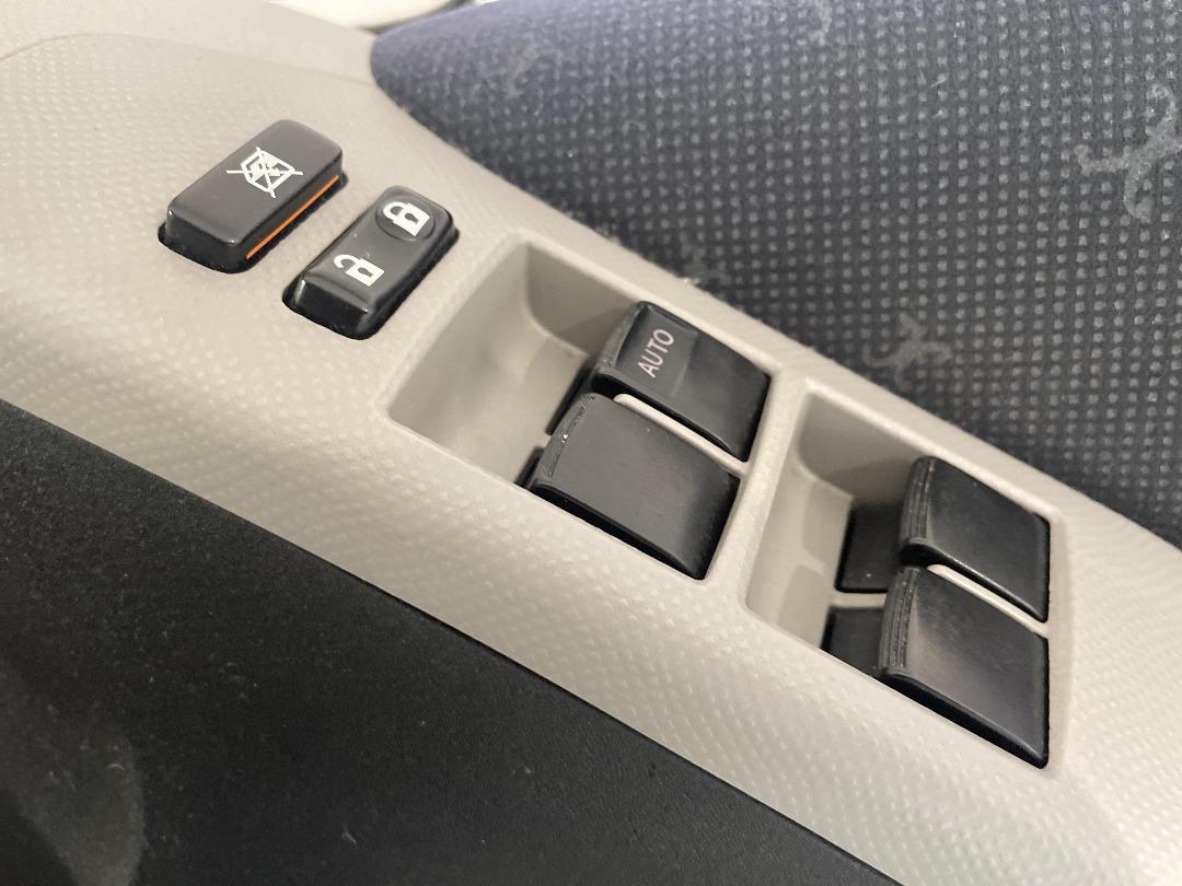 Photo '23' of Toyota Vitz