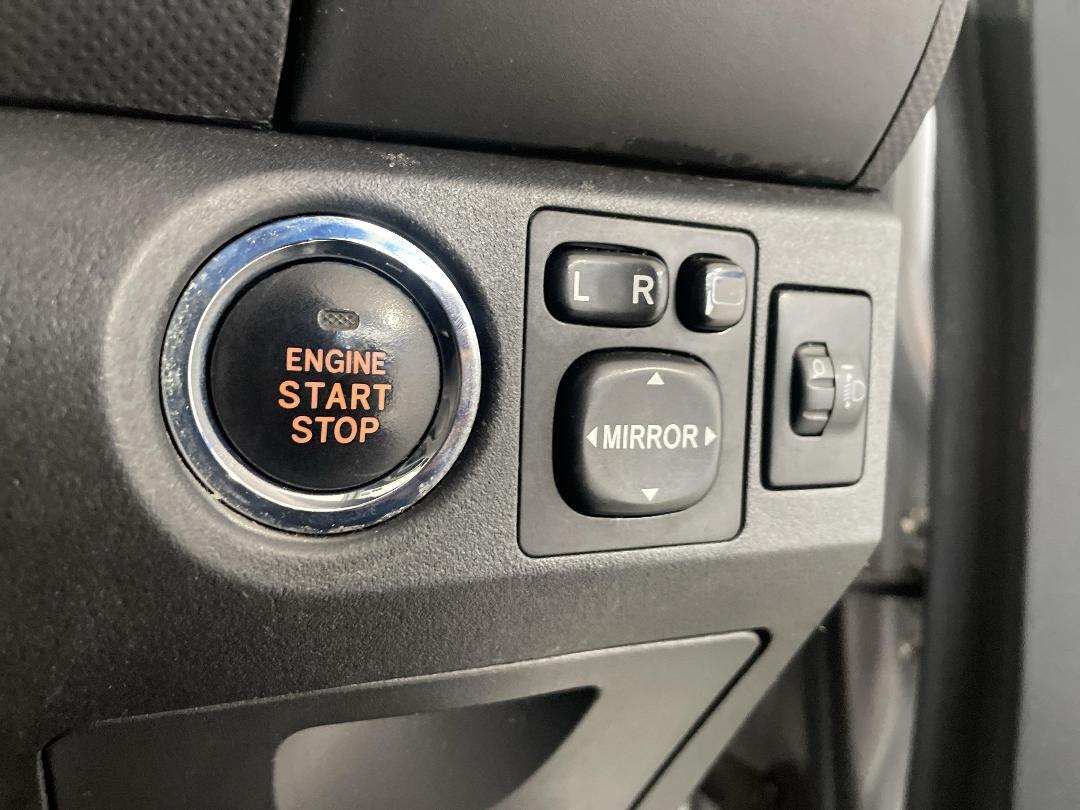 Photo '24' of Toyota Vitz